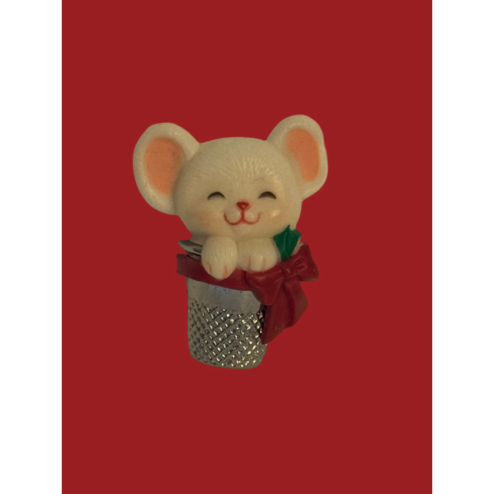 1984 Hallmark‎ Christmas Mouse Pin – Sewing Theme